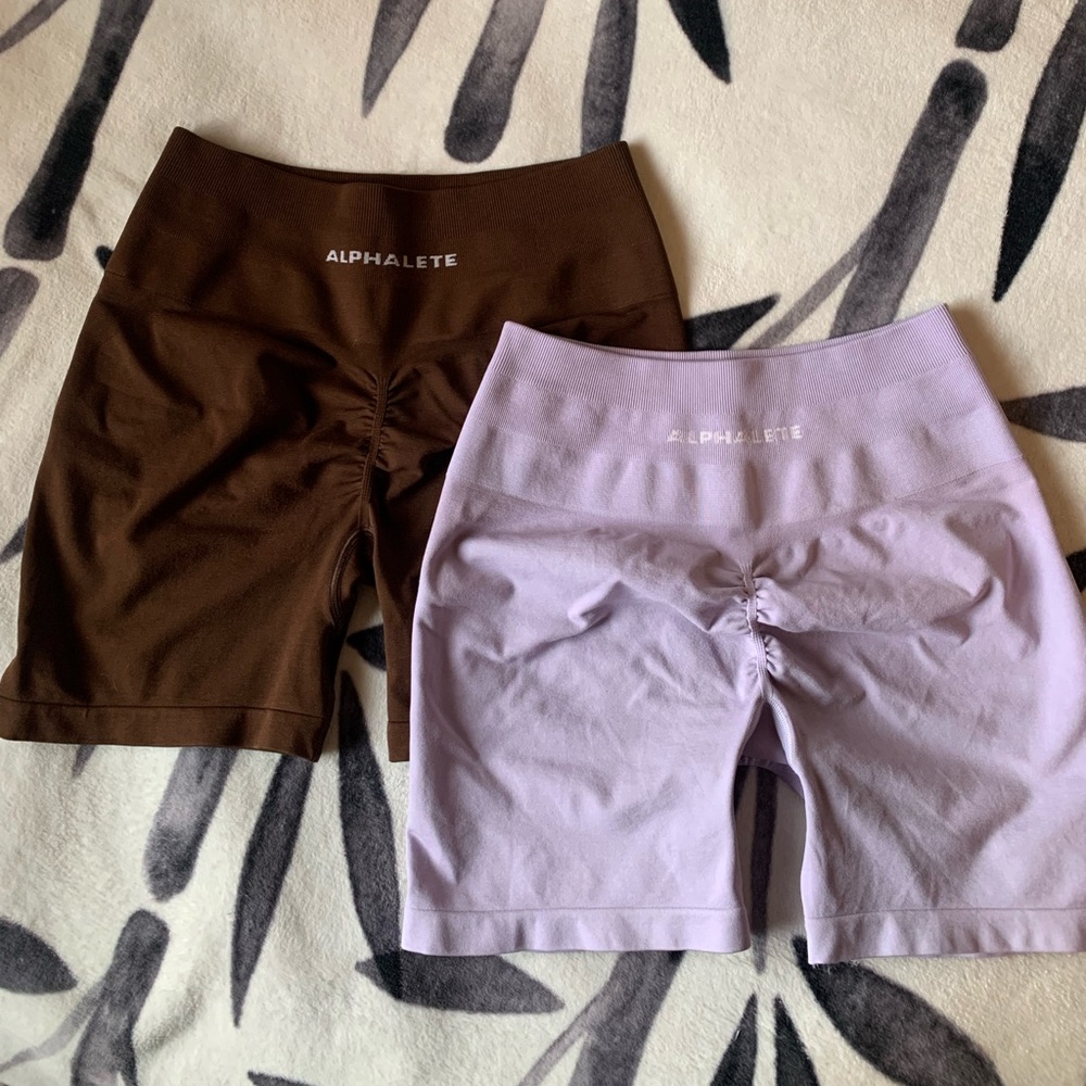 Alphalete Women’s Amplify Shorts 4.5” Misty Lilac Medium - Picture 3 of 4